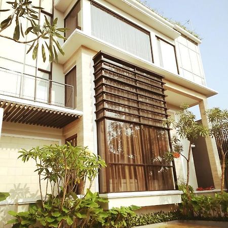 The Nyaman Motel Jakarta Exterior photo