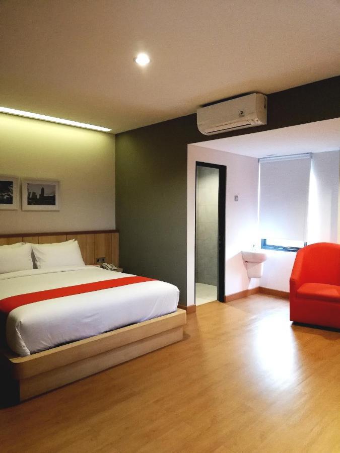 The Nyaman Motel Jakarta Exterior photo